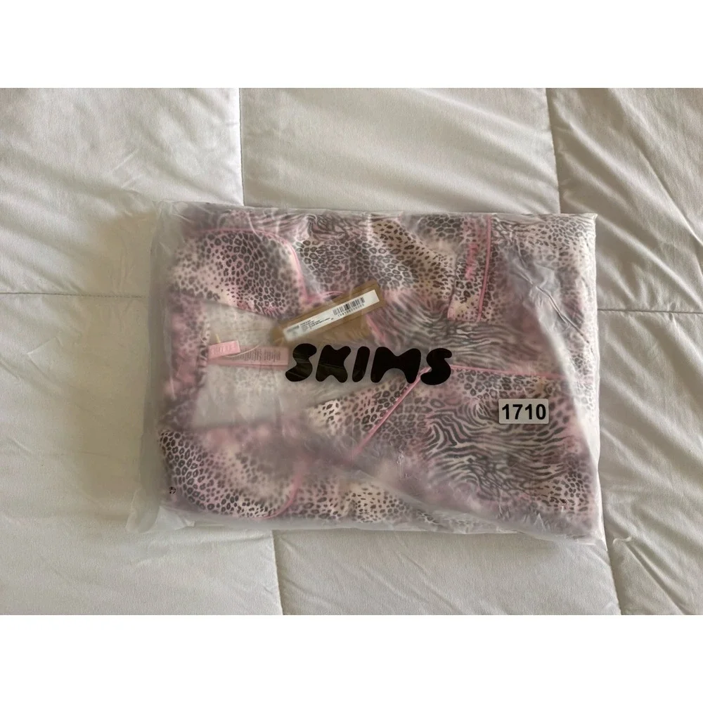 New SKIMS SLEEP LONG SLEEP SET IN BLOOM MINI MULTI ANIMAL PRINT SIZE MEDIUM NIB - Picture 6 of 6